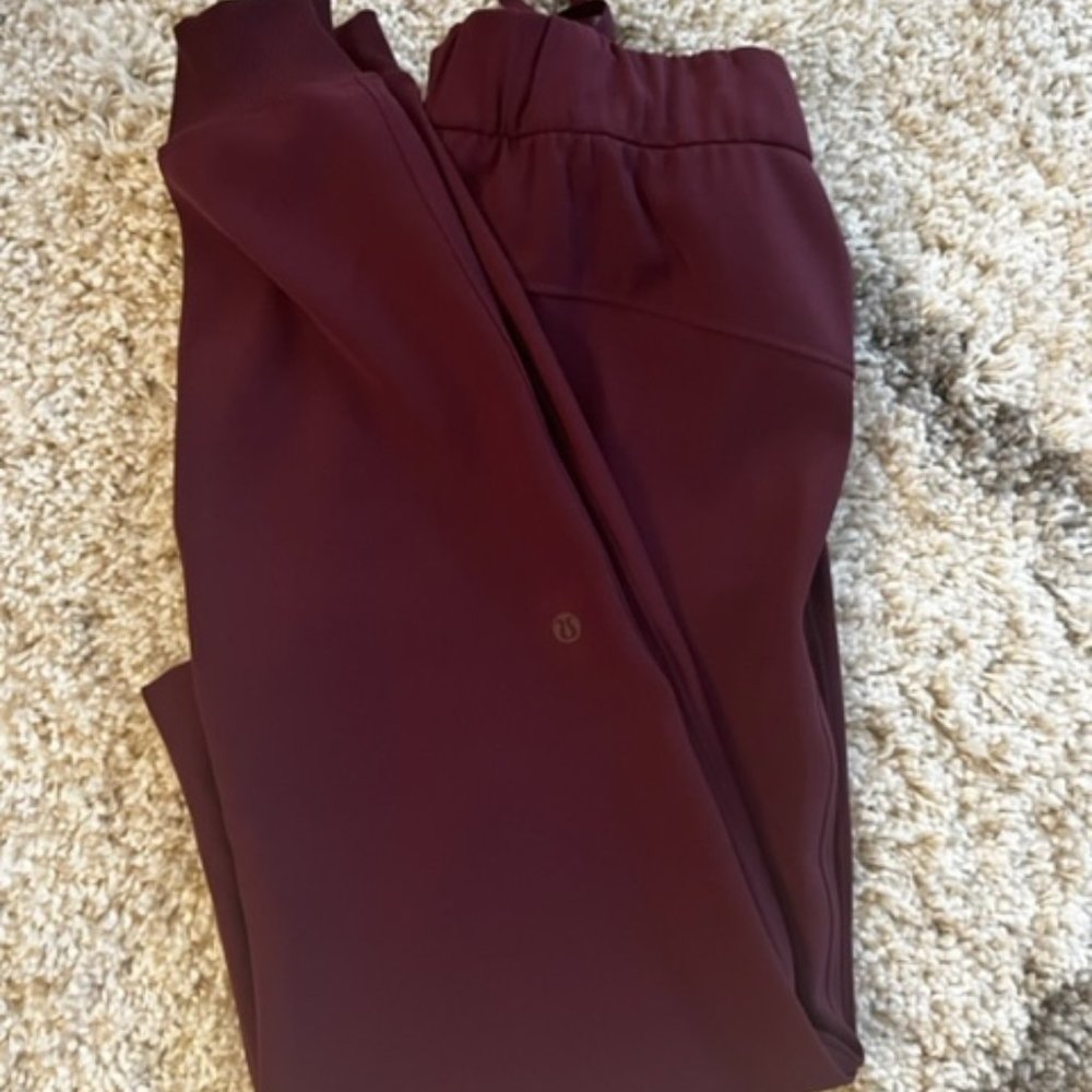 lululemon on the fly mid-rise jogger size 4 cassis